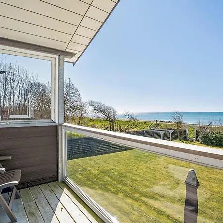 Дом отдыха Gorgeous In With House Sea View