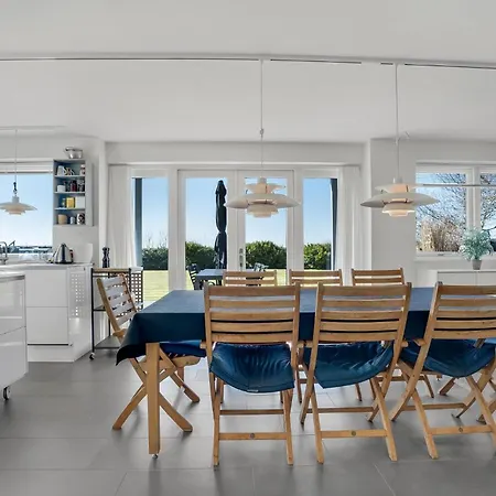 Дом отдыха Gorgeous In With House Sea View