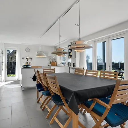 Дом отдыха Gorgeous In With House Sea View *